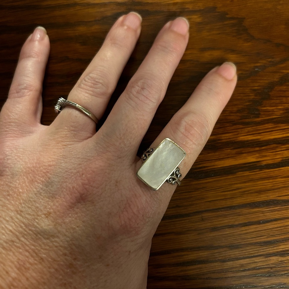 Beautiful Sterling Mother of Pearl Ring Size 10